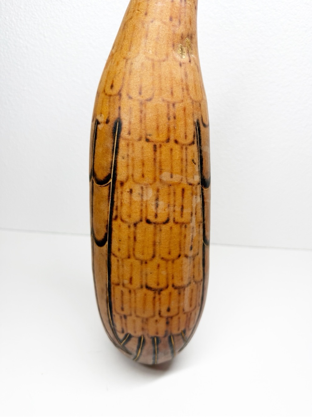 Vintage Folk Art Hand Carved Etched Penguin Gourd - Picture 4 of 9